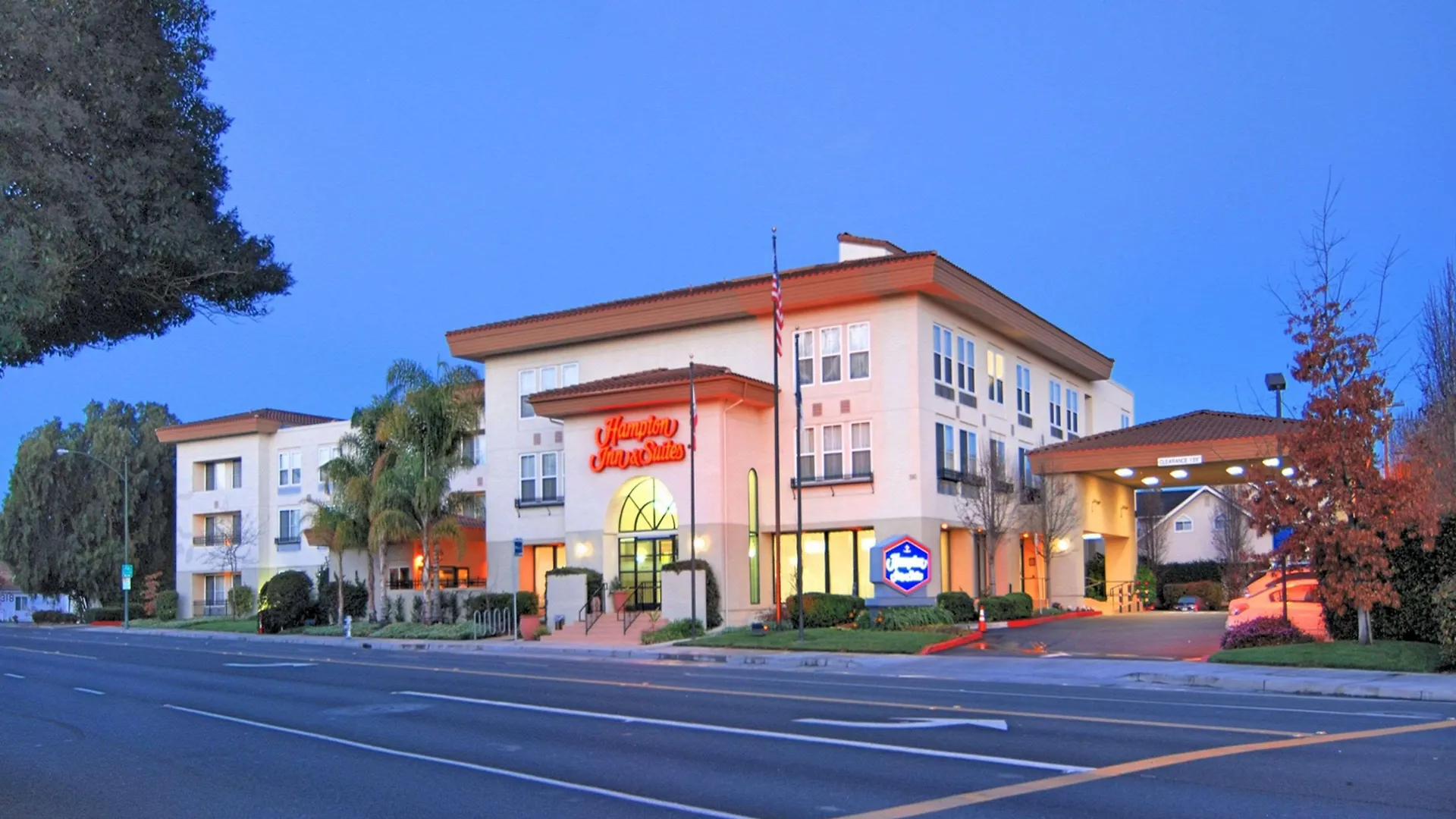 Where to Stay Near Shoreline Amphitheatre: 5 Business Hotels