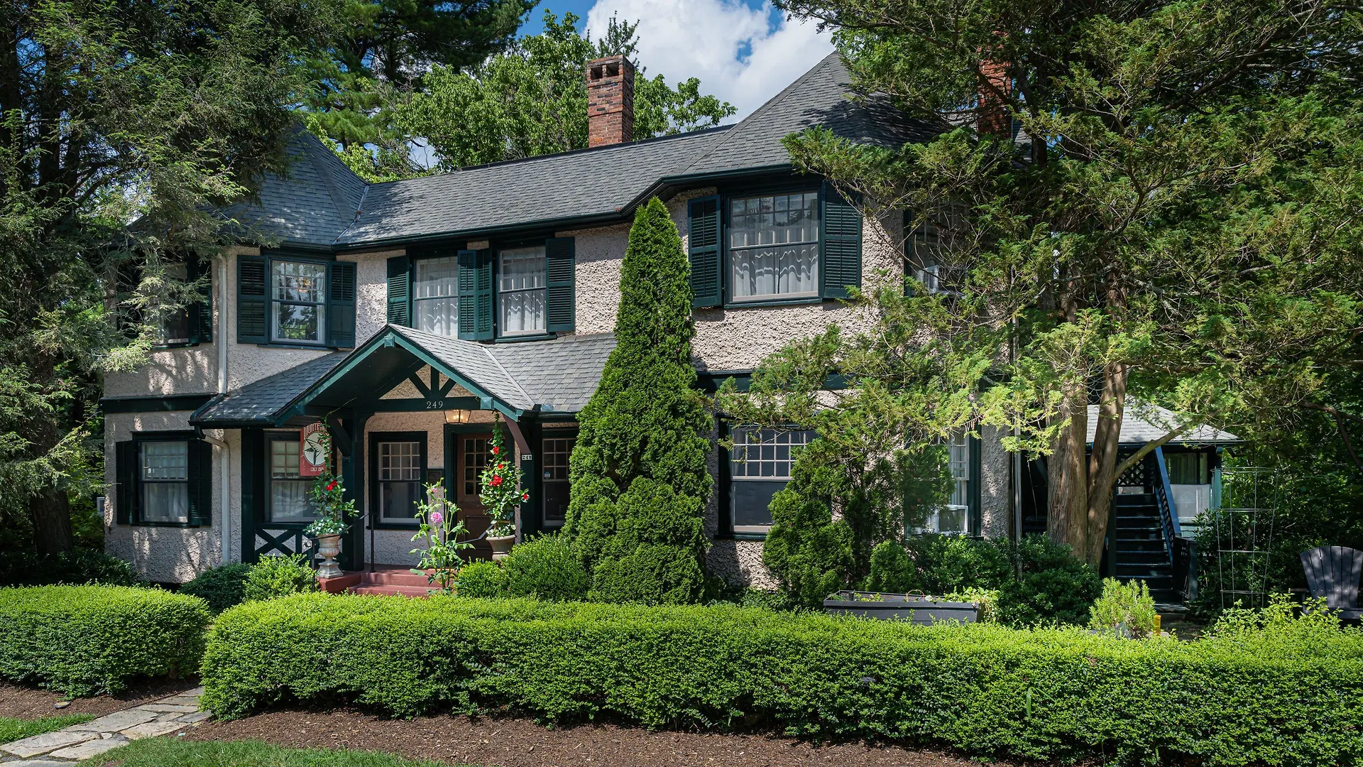 5 Central Asheville Hotels Close to Lake View Park