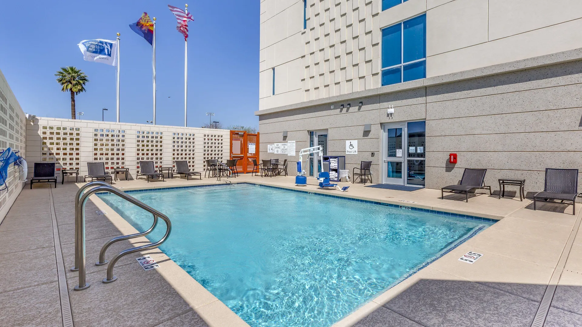 4 Business Hotels Near Arcadia Crossing That Deliver