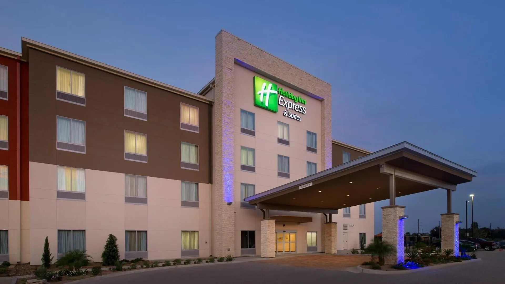 Where to Stay in North Texas Gulf Coast: 4 Best Holiday Inn Express Hotels
