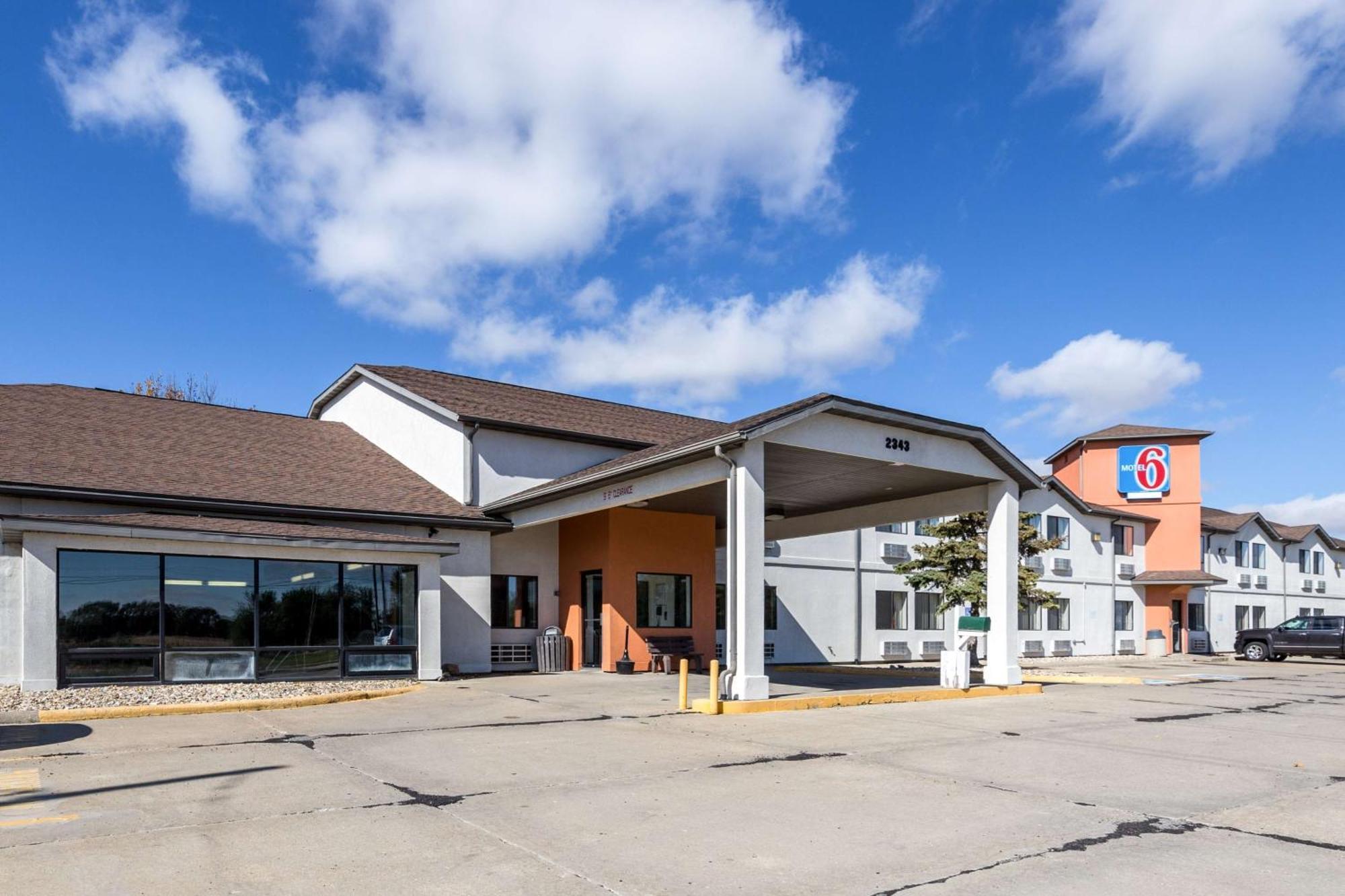 14 Top-Rated Airport Hotels in Iowa for Every Traveler