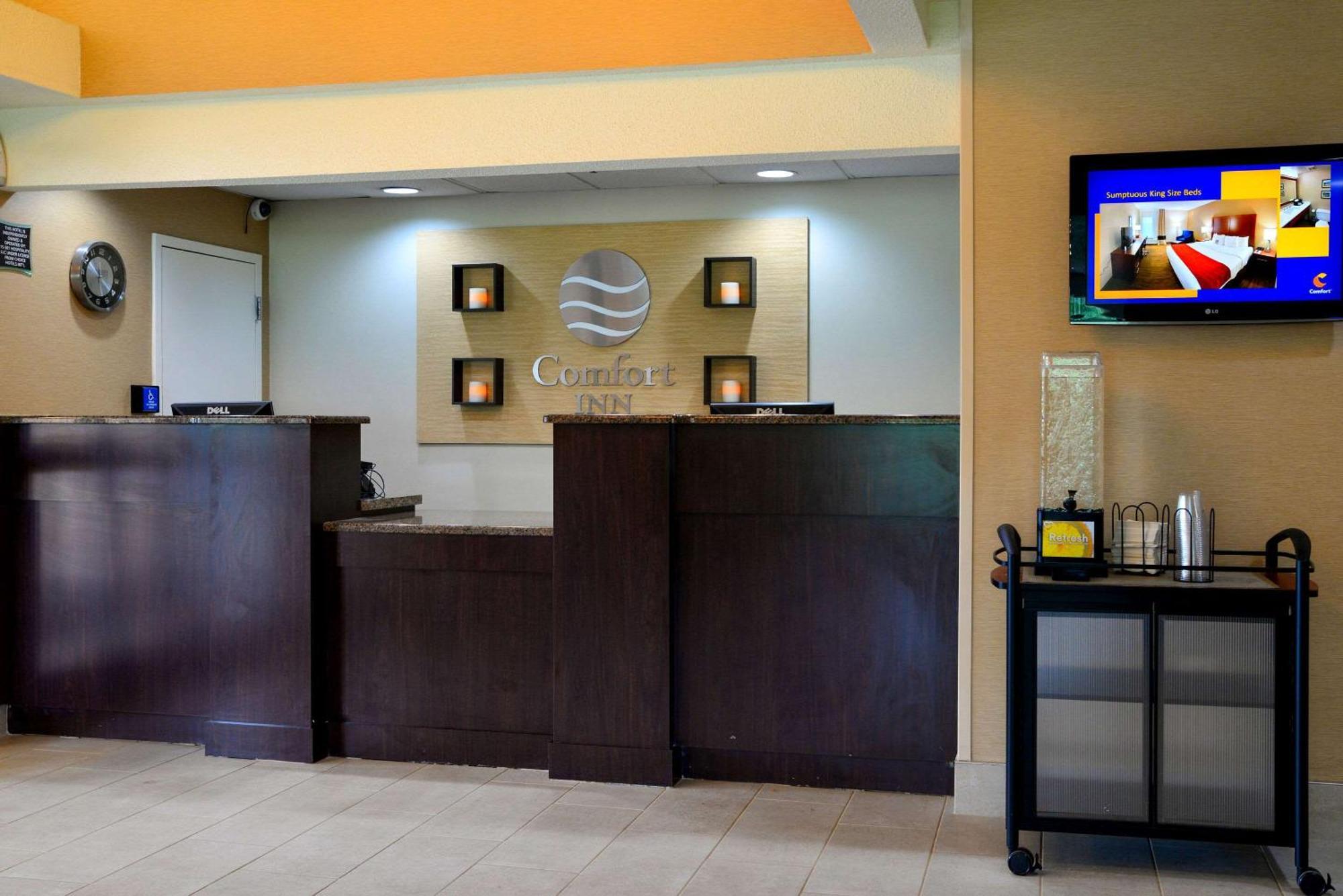Staying Near O'Kelly-Riddick Stadium: 9 Business Hotels Compared