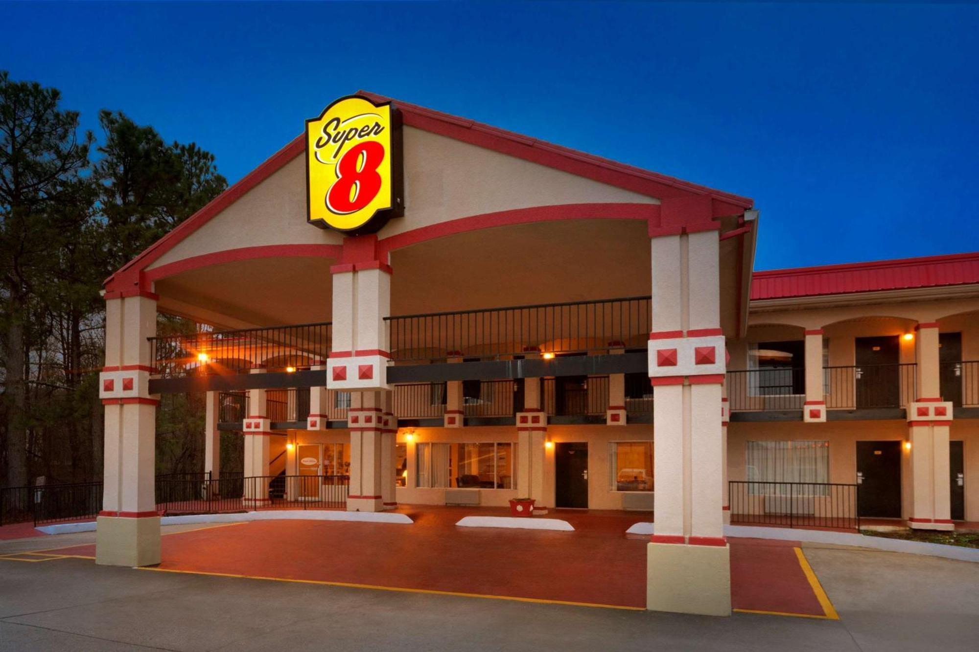 Where to Stay Near Bill Badgett Stadium: 4 Airport Hotels