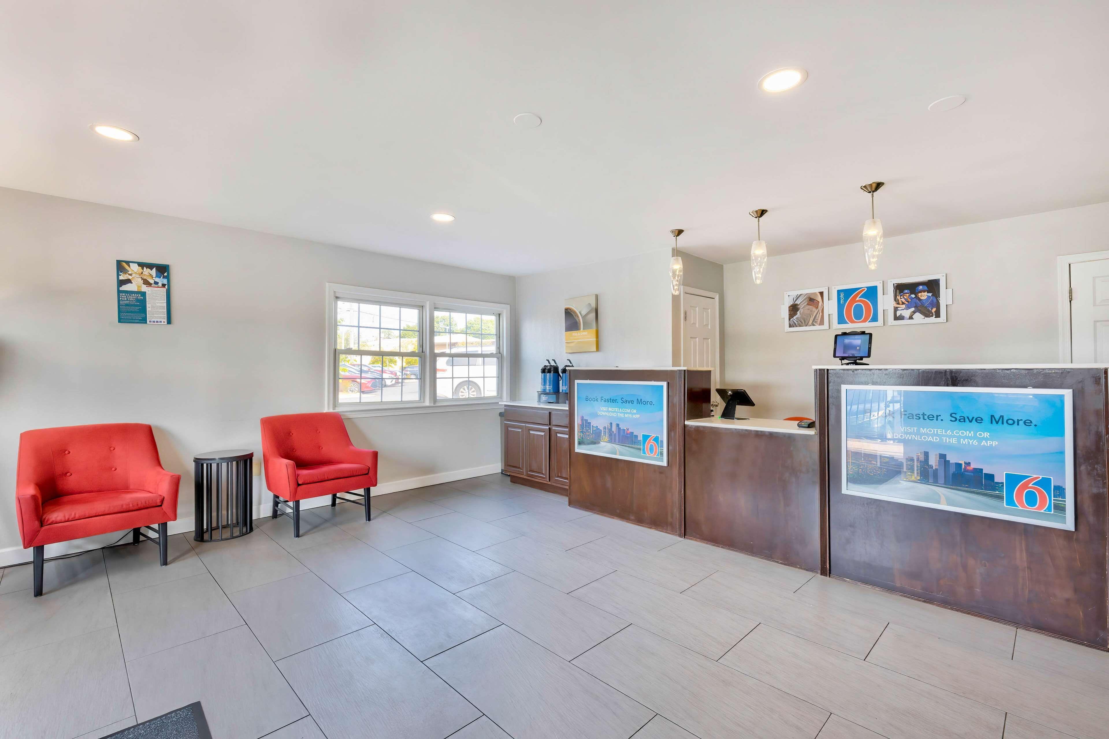 Where to Stay Near Green Spring Gardens Park: 4 Budget Hotels