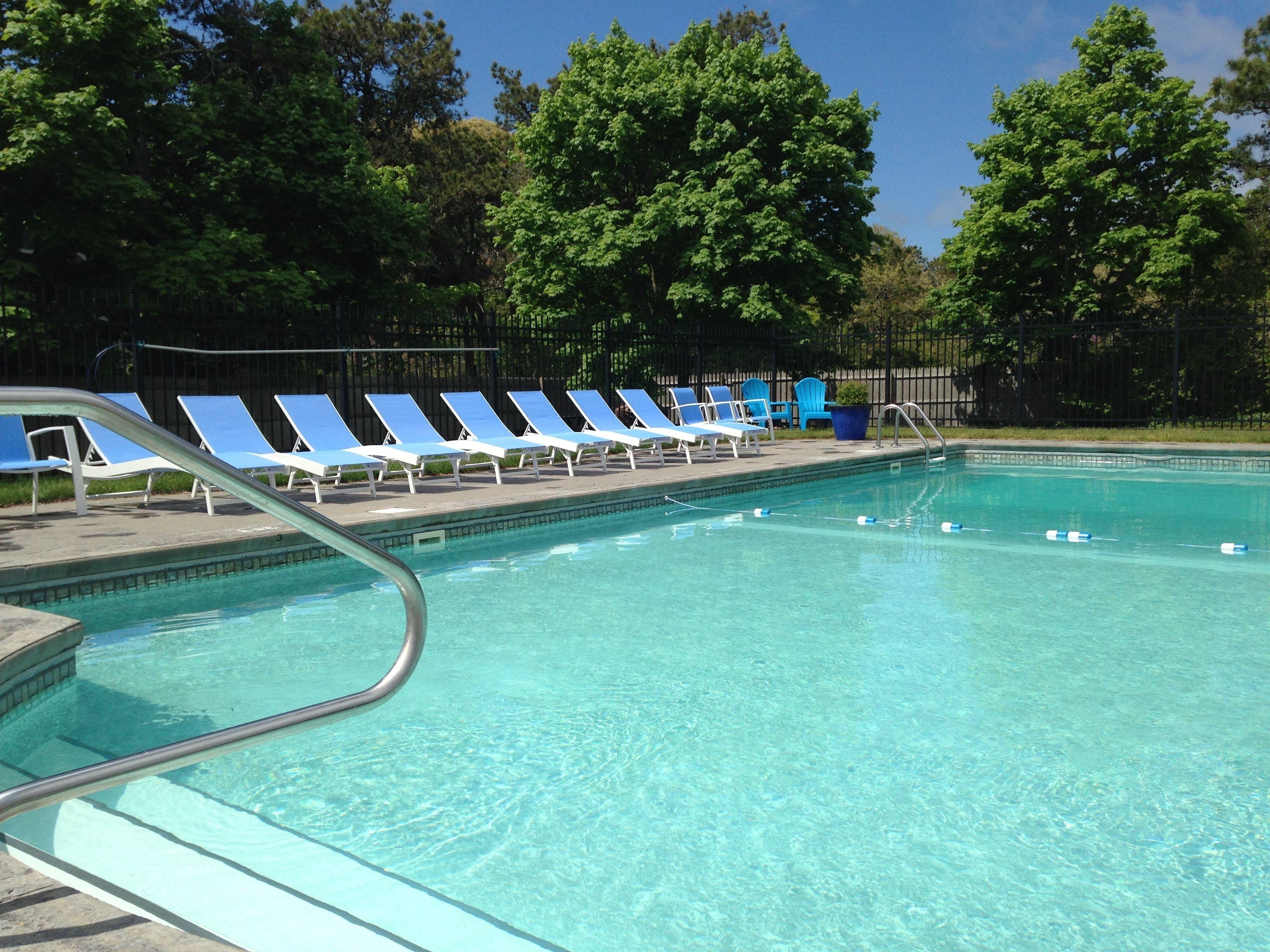 Where to Stay Near Brooks Academy Museum: 4 Hotels for Couples