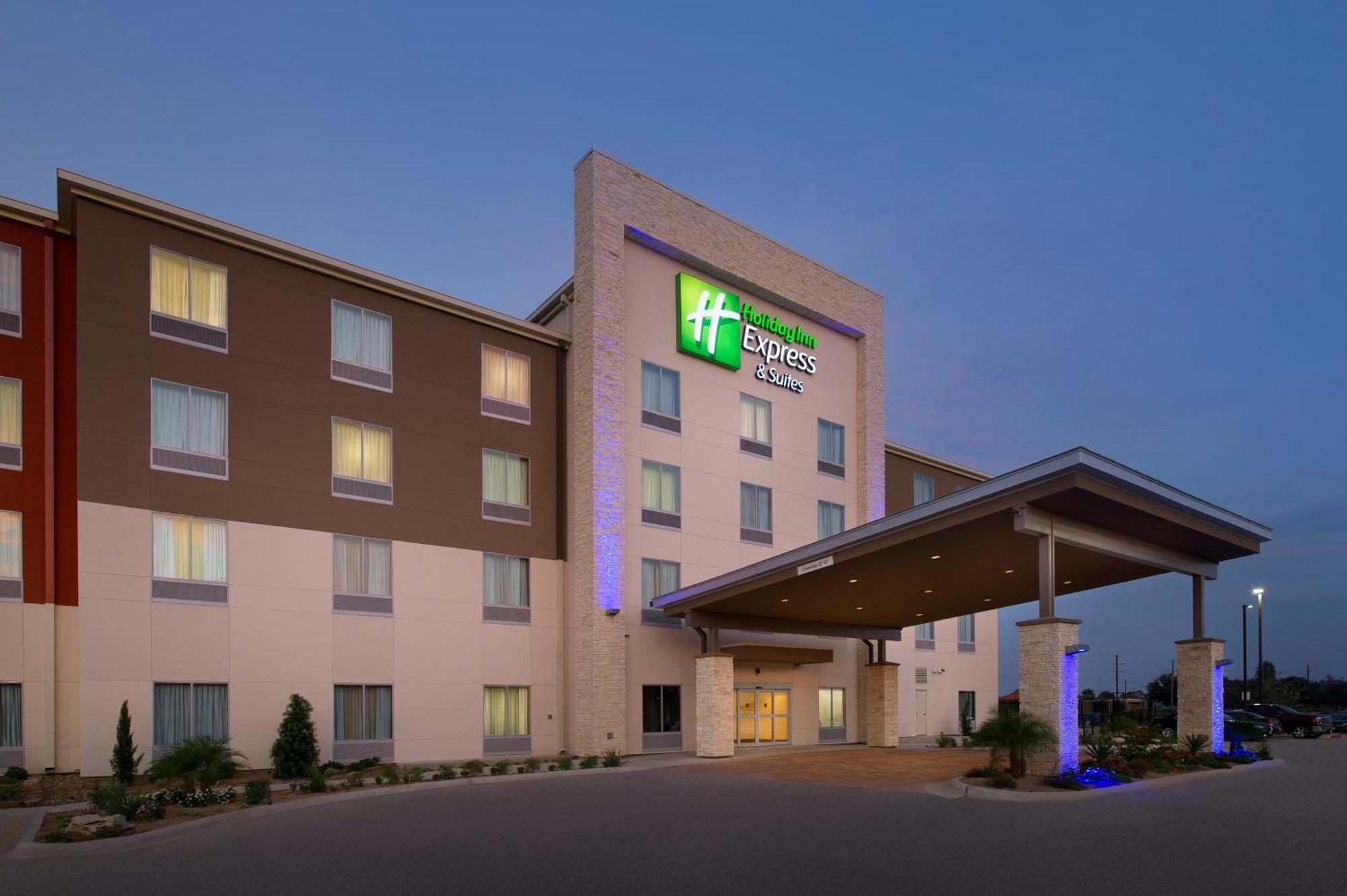 Where to Stay in North Texas Gulf Coast: 4 Best Holiday Inn Express Hotels